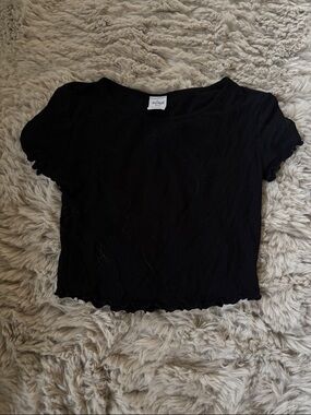 Black Ribbed Lettuce-Edge Cropped Tee